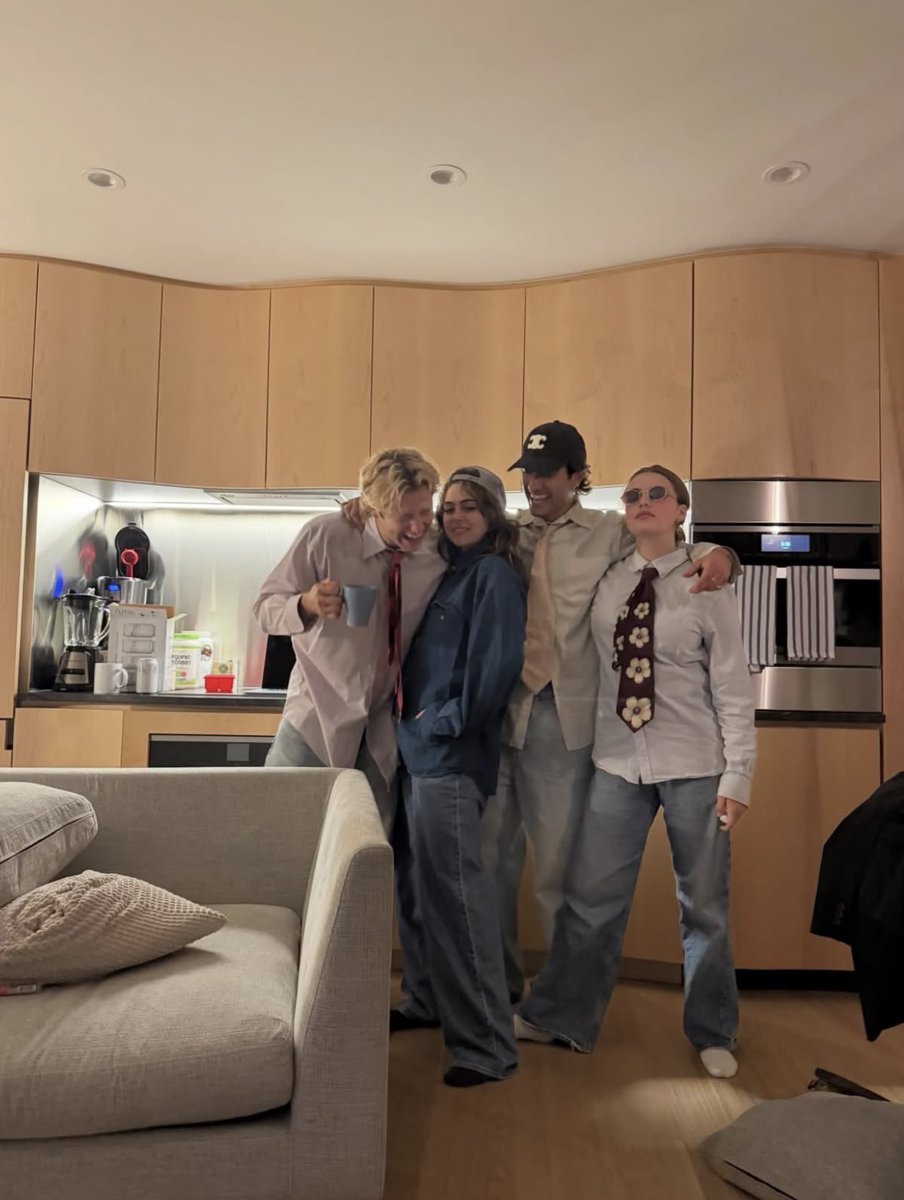 folklorefy's tweet photo. the fact that the whole cast hung out at belmont’s house having costume parties and laughing together 🥺 https://t.co/vJPcgQ8WjO