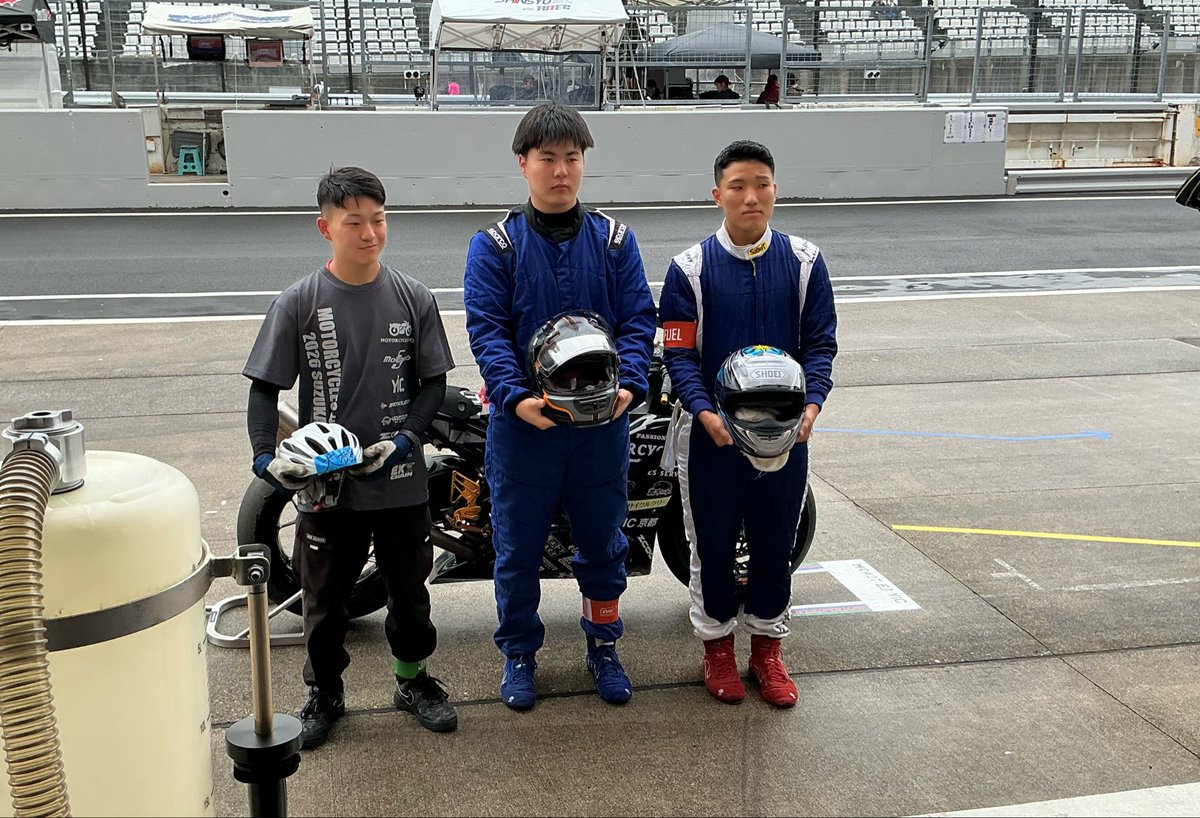 yickyototec's tweet photo. あいにくの雨でTOP10トライアルは中止となりましたが明日はいよいよ鈴鹿8時間耐久ロードレースの本戦です！
MOTOR CYCLES #27 EJ YICを応援よろしくお願いします！

#モトラボEJ #YIC #京都 #鈴鹿8耐 #鈴鹿 #8耐 #鈴鹿サーキット #レース #整備士 #メカニック #CBR #CBR1000 #バイク #自動車 https://t.co/kf3qJfwZNO