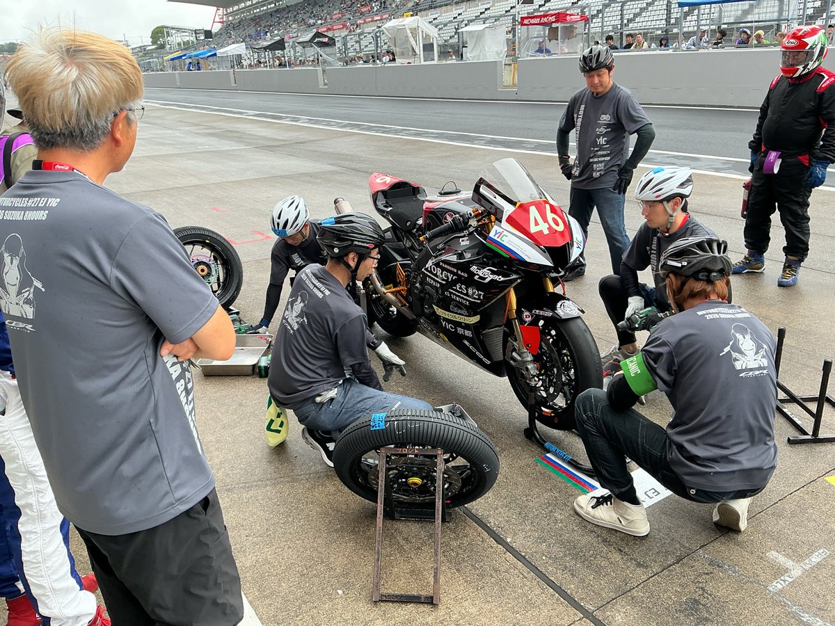 yickyototec's tweet photo. あいにくの雨でTOP10トライアルは中止となりましたが明日はいよいよ鈴鹿8時間耐久ロードレースの本戦です！
MOTOR CYCLES #27 EJ YICを応援よろしくお願いします！

#モトラボEJ #YIC #京都 #鈴鹿8耐 #鈴鹿 #8耐 #鈴鹿サーキット #レース #整備士 #メカニック #CBR #CBR1000 #バイク #自動車 https://t.co/kf3qJfwZNO
