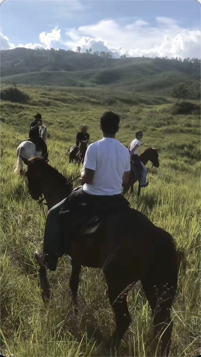 aeternally_'s tweet photo. Señor Daniel and Señora Kaila in their rancho 😚 https://t.co/wYrKuYbPxG