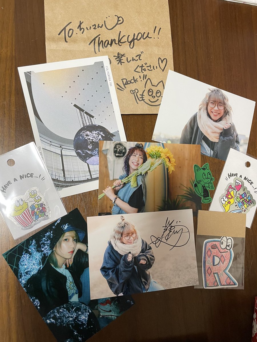 plu_095's tweet photo. Kiddymiiからブロマイド届いた💜
いおりさんの所で実は4枚、今回ので3枚頼んだらまさかの1枚被った！？🤣って思ったけど、サインありとなしだからめちゃくちゃありなパターンでした🫶🫶 https://t.co/RAfg3iwvl8