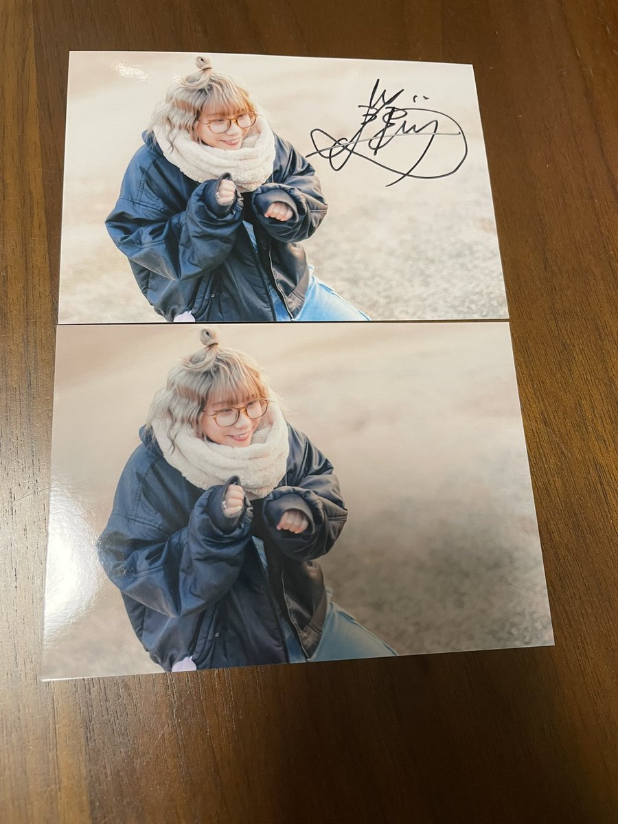 plu_095's tweet photo. Kiddymiiからブロマイド届いた💜
いおりさんの所で実は4枚、今回ので3枚頼んだらまさかの1枚被った！？🤣って思ったけど、サインありとなしだからめちゃくちゃありなパターンでした🫶🫶 https://t.co/RAfg3iwvl8