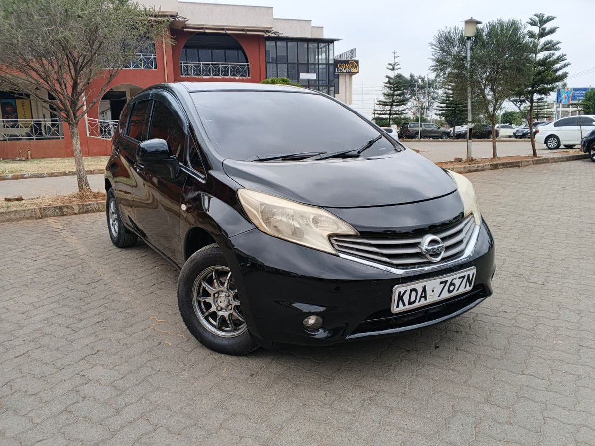KaraniMotors's tweet photo. 2014 Nissan Note 
🔸1300cc petrol engine
🔸 Automatic transmission 
🔸 Accident free, original paint 
🔸Finance options available 

680k💰. DM for more info ✉️ https://t.co/lmeSnG4Ina
