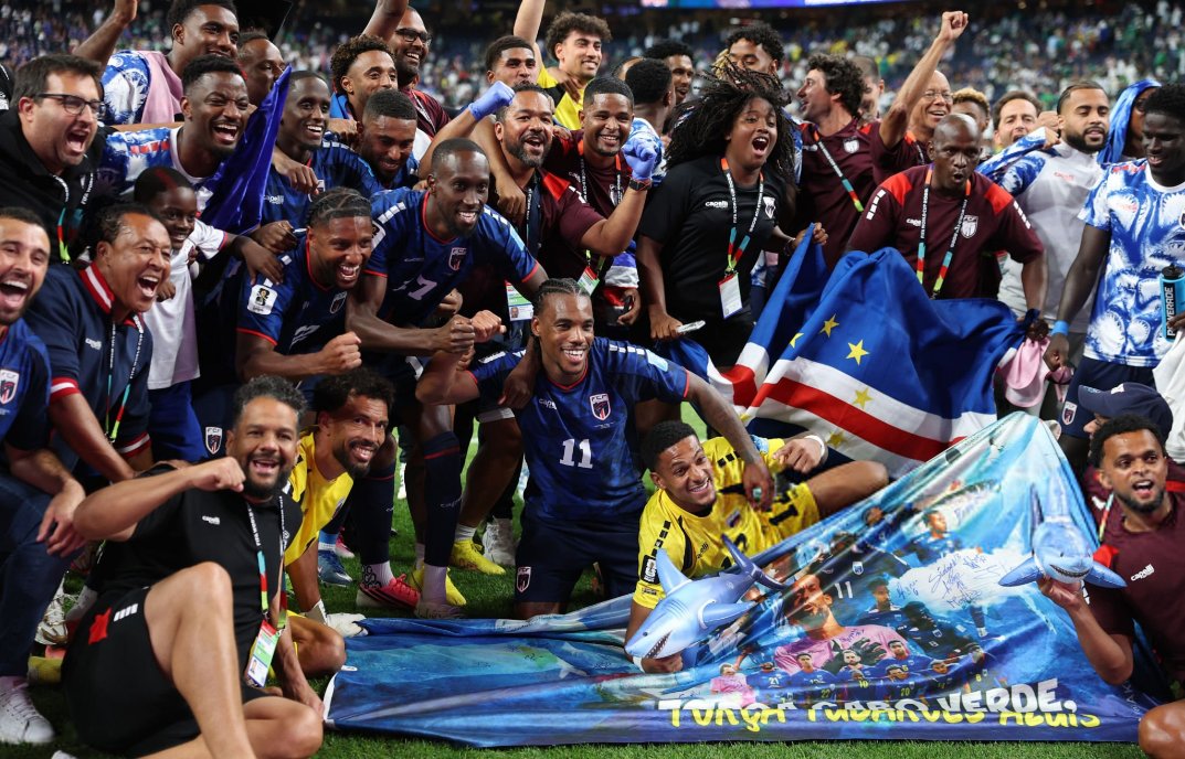 ed_insomar's tweet photo. Ça faisait tellement longtemps que j'avais pas vu un truc pareil en CM. Surement depuis le Senegal en 2002. C'était une performance légendaire, ils ont mérité le respect de tout le monde du foot. Bravo #CapeVerde https://t.co/TIAThUgAMC