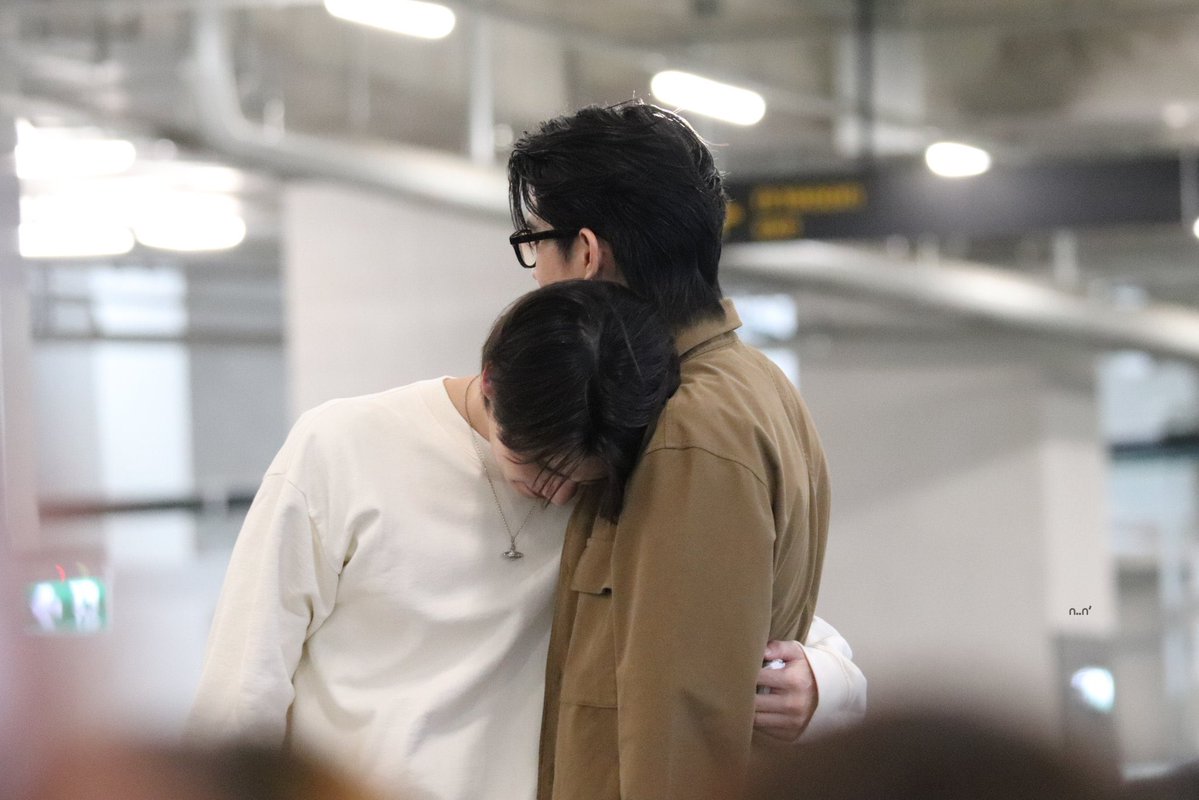 sbo___od2's tweet photo. 올해 팬들이랑 자주 못 만났다고 *2023년도* 하반기에는 더 자주 만날 수 있도록 하겠다고 얘기하면서 눈물 퐁퐁 흘린 본인 감정에 솔직한 지떤 남자가 좋다.. 이때 아파서 마음은 안 좋은데 바다가 알차게 지미 챙겨 줬던 날이라 좋기도 하고.. 남아 있는 사진들도 다 아름다움.. https://t.co/ebEQg39YNz