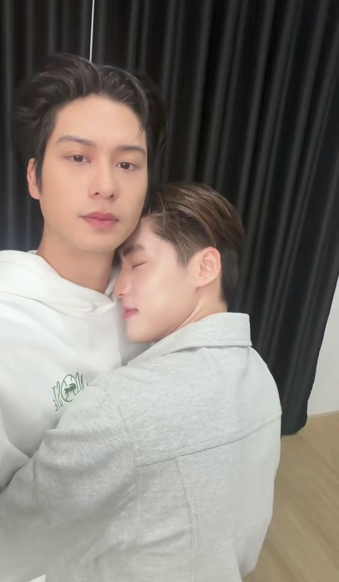 aminga0_o's tweet photo. HEMMM TALAH KOK CEK NGALEM E🥺🥺🥺🥺

HAPPYBD LENG 26TH #GrowingWithLeng26
#auleng https://t.co/bWkl5lnqIX