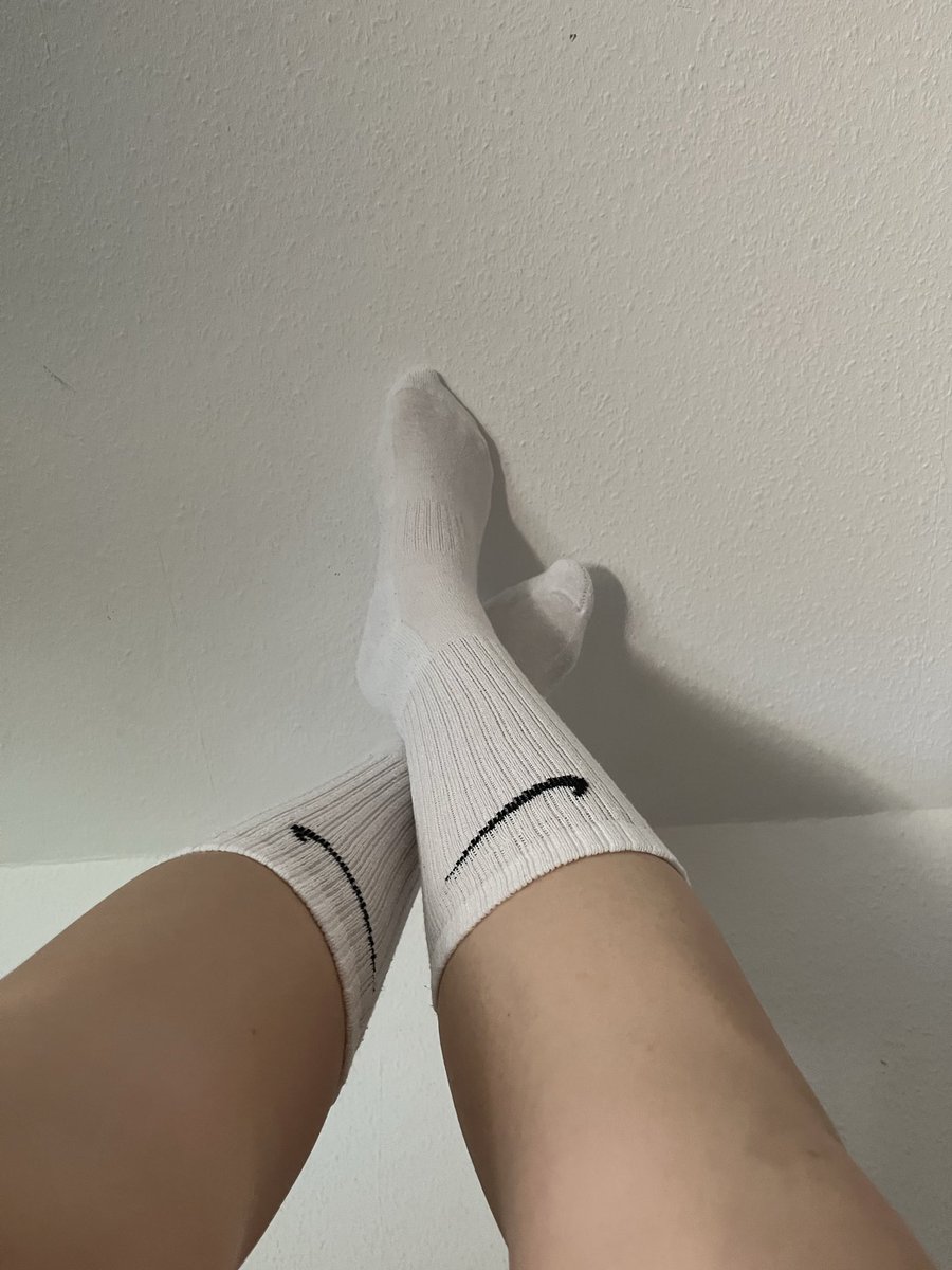 ALeo0341610's tweet photo. RT-Game 
1/1/1 
Jeder 1 Kommentar
Geht so lange bis ich Stopp sage 👅👅
Nimmt meinen Loser aus!!!@SklavevonLeo 
#rtgame #herrin #findom #femdom #feet https://t.co/XQwEBAzYUd