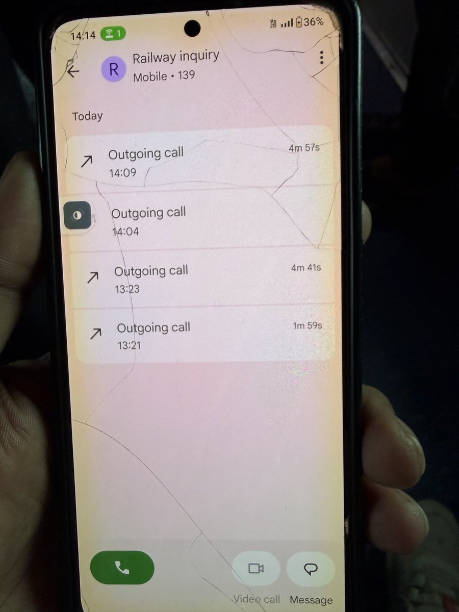 Manveer87797442's tweet photo. ट्रेन नंबर 20931 tvcn indb sf ex 
PNR 4860573669
Coach B2 seat 9 ..Train me local neer bech rahe hai kal rat se vendar se rail neer mang raha hu nahi de rahe hai ..1 baje complain ki thi abhi 2.36 mint huaa hai koi response nahi aaya @AshwiniVaishnaw 
@RailMinIndia @RailwaySeva https://t.co/6nfdl4zhc4
