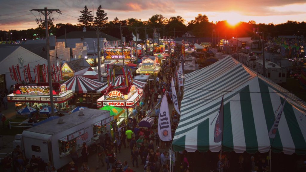 actingliketommy's tweet photo. There needs to be a FULL investigation of Freedom 250 because places like the Walworth County Fair do a week-long fair with tents, attractions, music, motorsports, circuses, animals and more... and on a $2.5m budget.

Trump's fair spent like 40x more for nothing. There was literally nothing there but a ferris wheel and some really shittily-made buildings. Not a single tent. No attractions. Absolutely nothing. 

They looted the shit out of that money and delivered the worst experience possible.