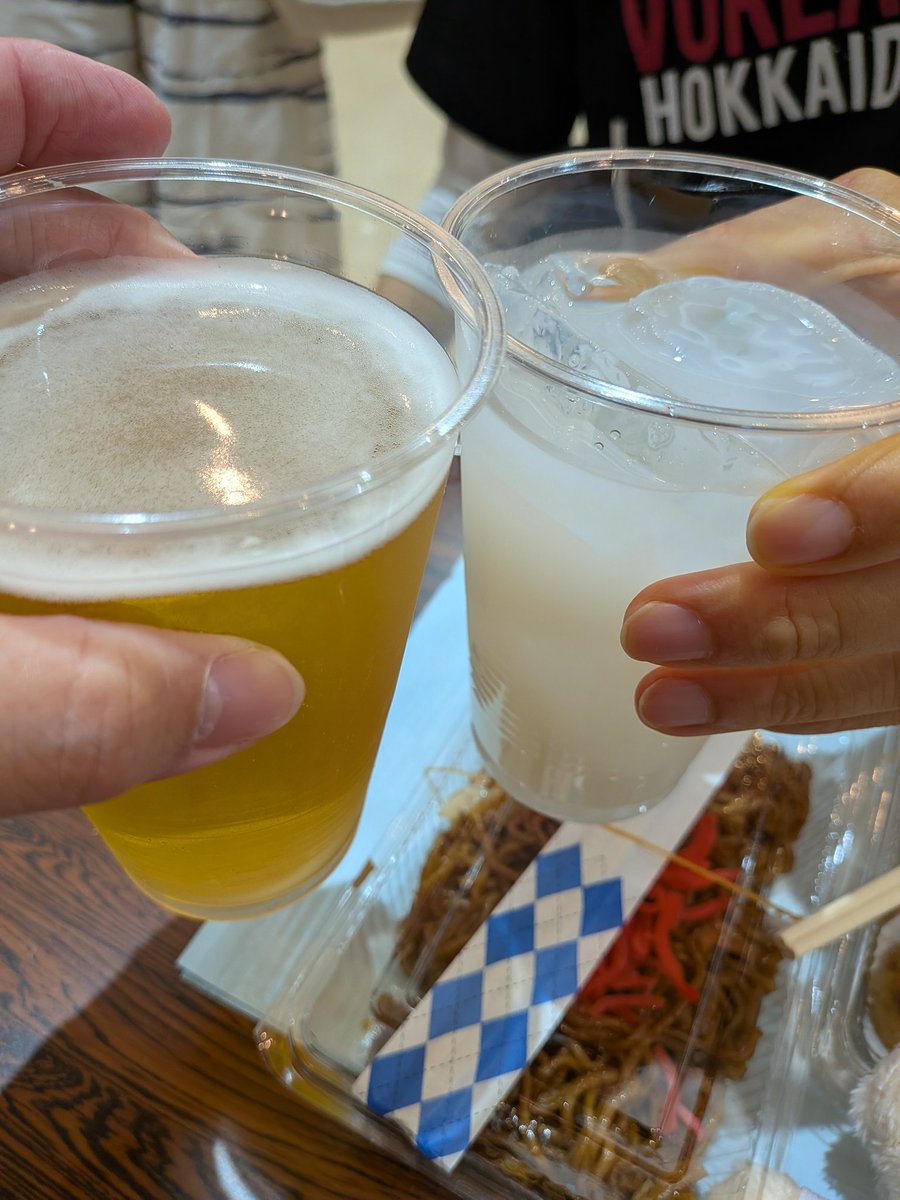 mSA417Xq84P6B0F's tweet photo. 比布のビールパーティーに参加🍻
完全アウェイで超きんちょーっ😂
#比布町
#ビールパーティー https://t.co/hZj7hYEgGj