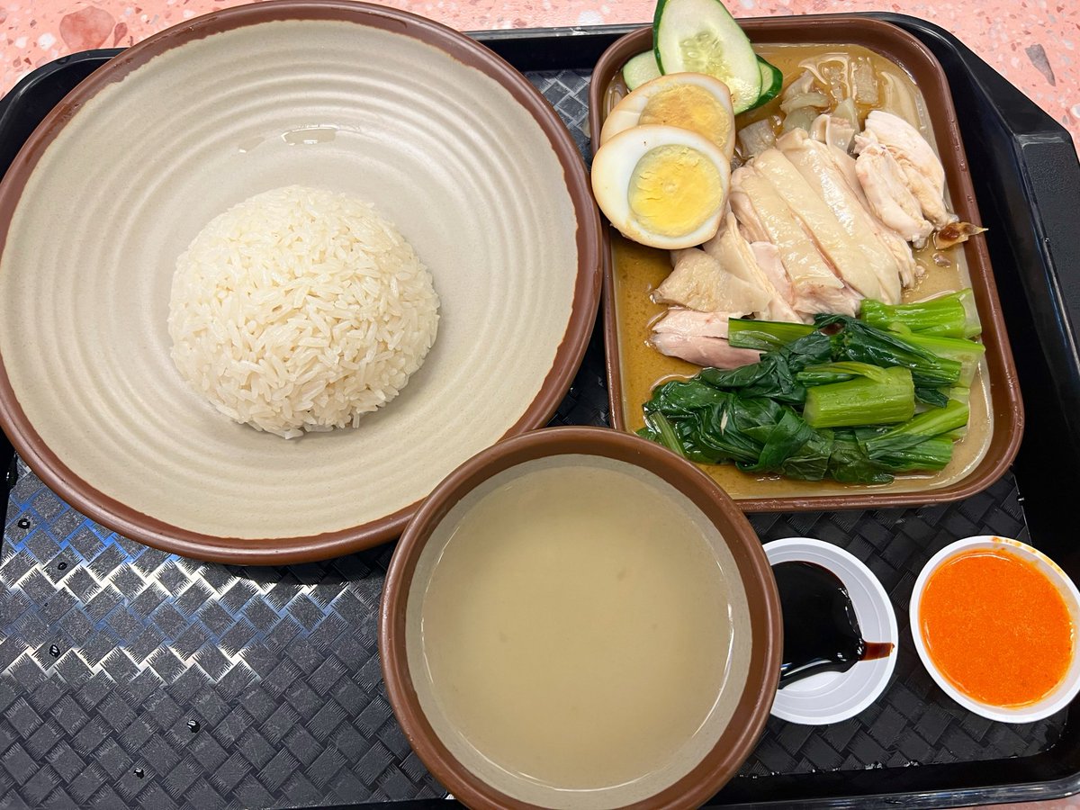 Shiro01682690's tweet photo. シンガポールは1日ちょっとしか滞在できなかったけど食い倒れの旅できて満足🙌
高いけどまた行きたい！ https://t.co/ZZoiNYky9C