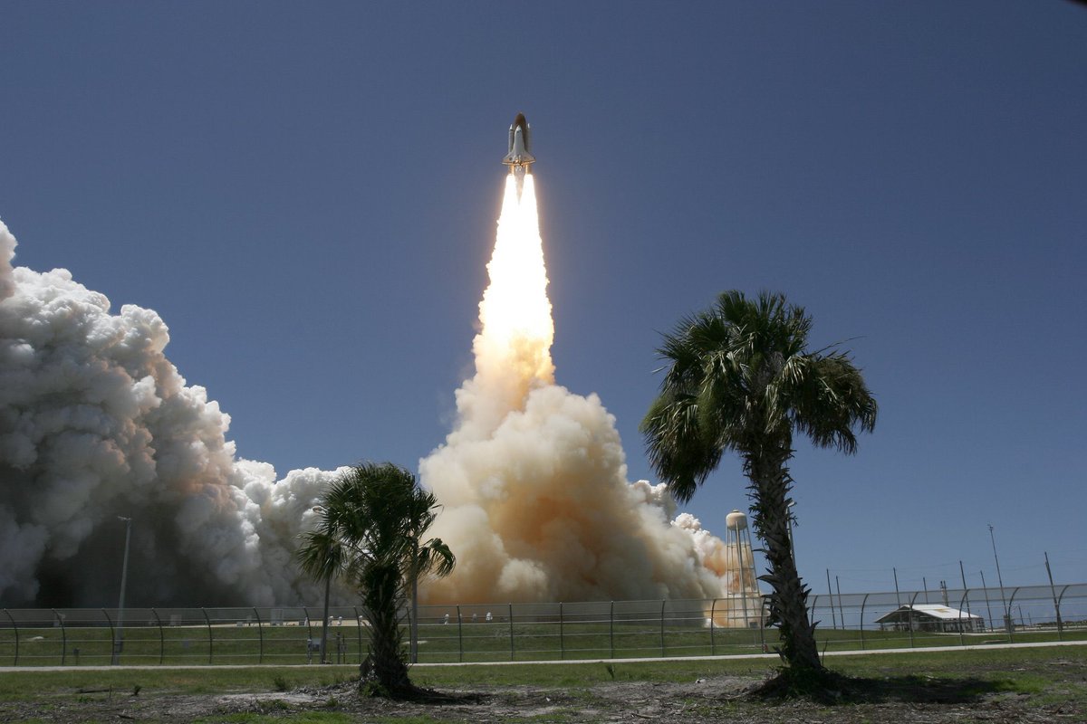 billmeco's tweet photo. OTD July 4 20 years ago #SpaceShuttle #Discovery #STS121 #ov103 #ksc launched to the #ISS https://t.co/727CMq4dnZ https://t.co/zzGYh21ebX
