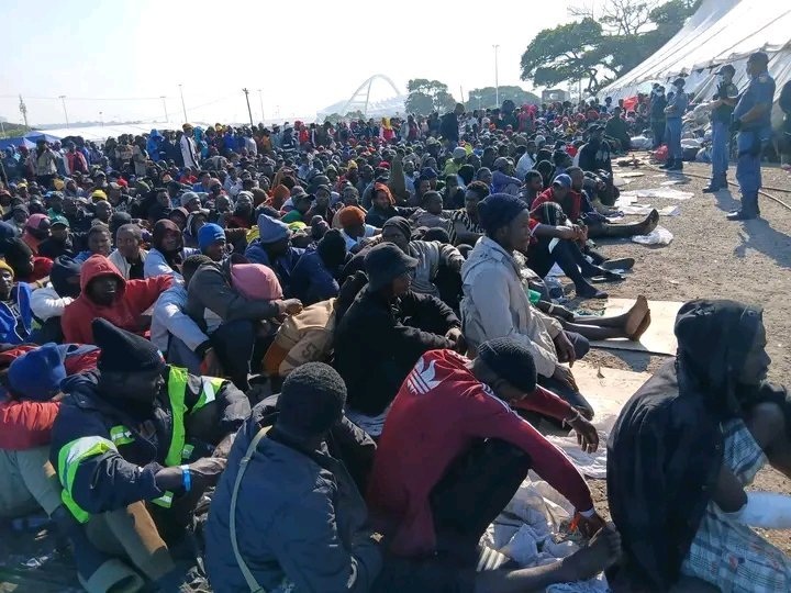 Kane_GM9's tweet photo. "Your country is owned by whites"
"You are slaves in your own country"
"HIV people"
"Apartheid must come back"

Kusho laba 👇🏾👇🏾 look at the
squatting in our country in their millions! https://t.co/Gh1aBD2KOF