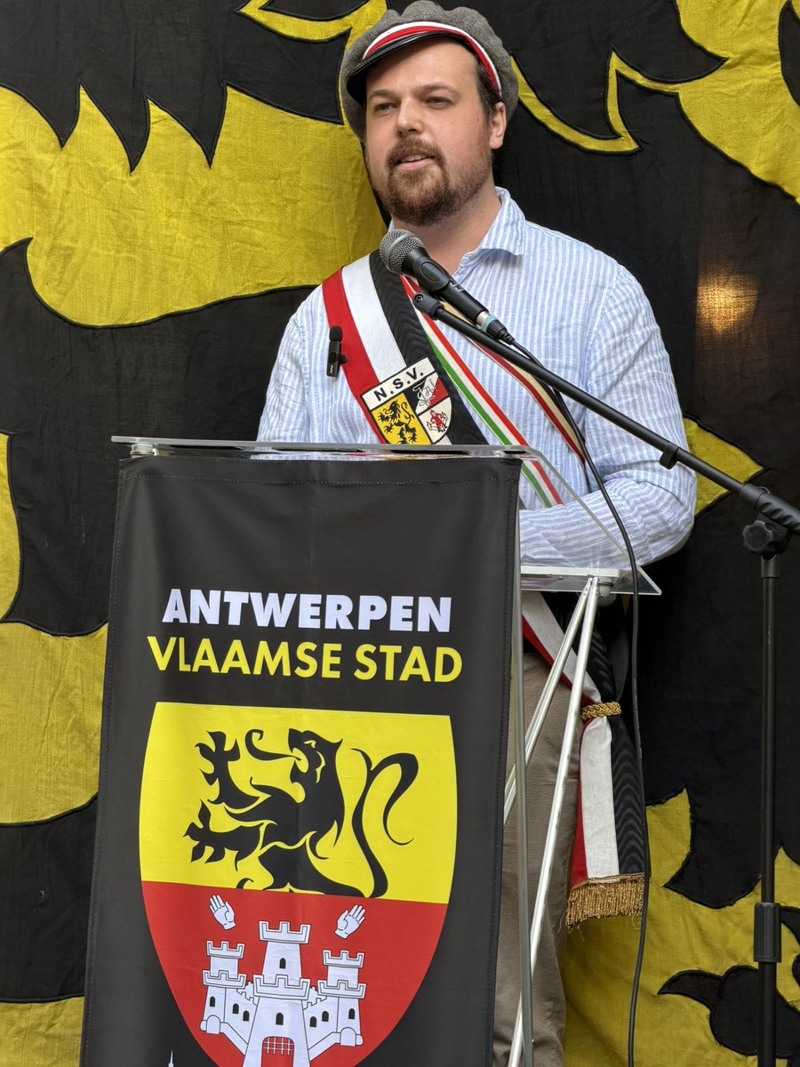 Hertogfonds1's tweet photo. De jaarlijkse Guldensporenreceptie in #Antwerpen met als gastspreker @nsvnationaal #NSV-praeses Jan Gloude en @Hertogfonds1 voorzitter Filip Dewinter @FDW_VB stond volledig in het teken van #remigratie. https://t.co/Qa7zteceXD