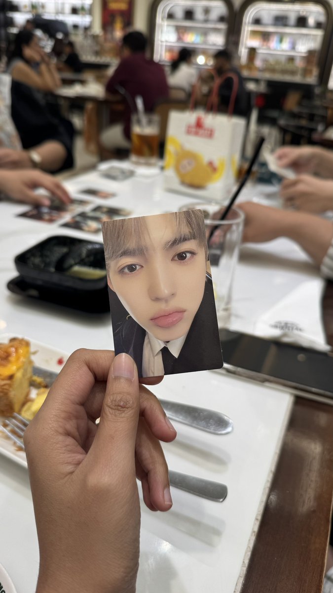 cajacherry's tweet photo. caratland unboxing dayyy https://t.co/O0pFDVRAia
