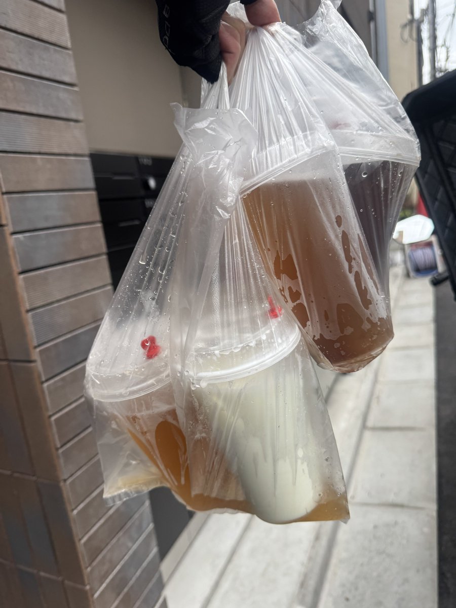 Uber_CHICKEN's tweet photo. マジでこの店舗最悪だわ

過去一の汚店

蓋のないドリンクを7個運んでビチョビチョしねや https://t.co/CYhlEOZtn5