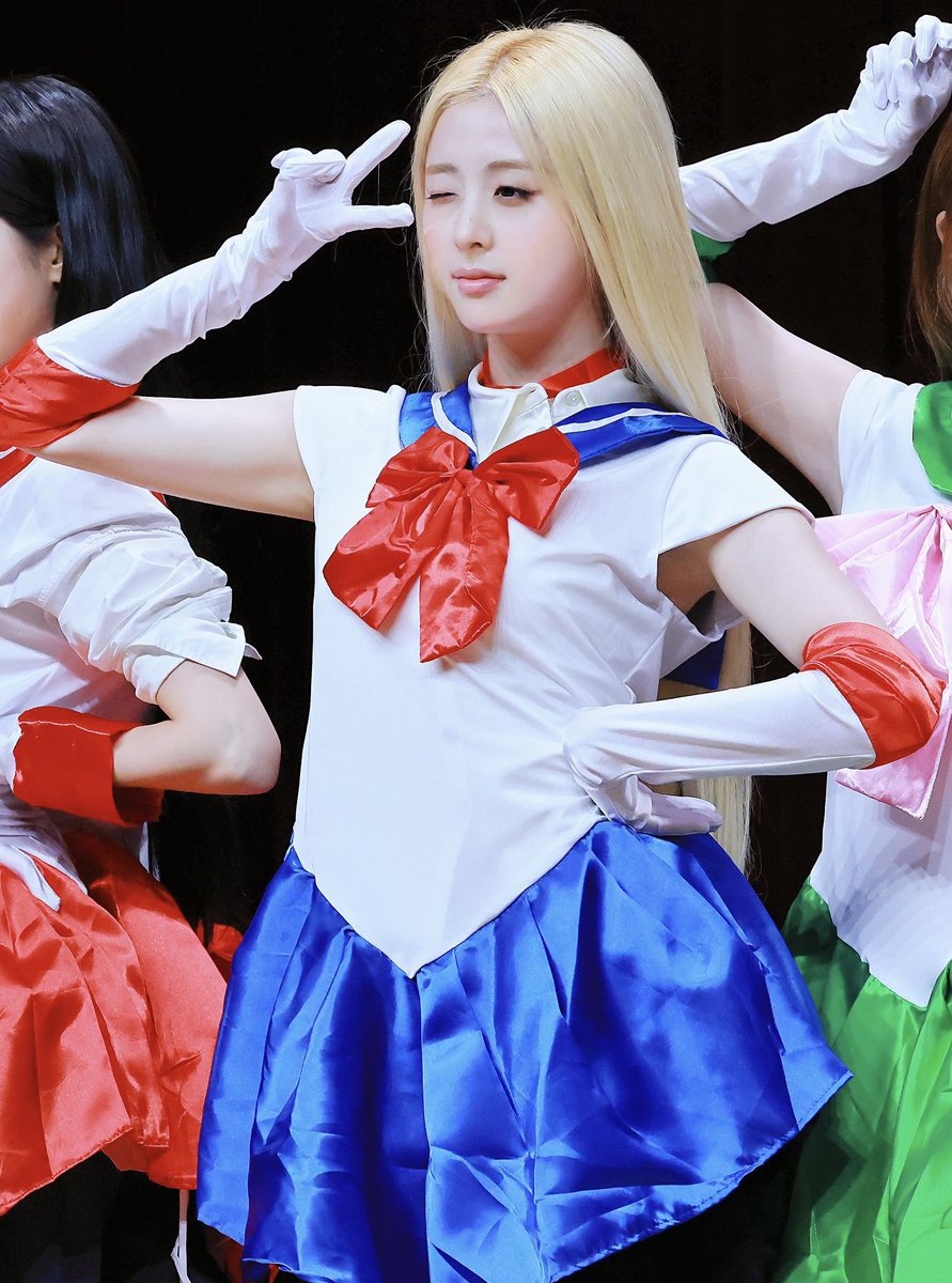 sunloverhuh's tweet photo. SAILOR MOON YUNJIN OMG https://t.co/gaVrFRXg0N