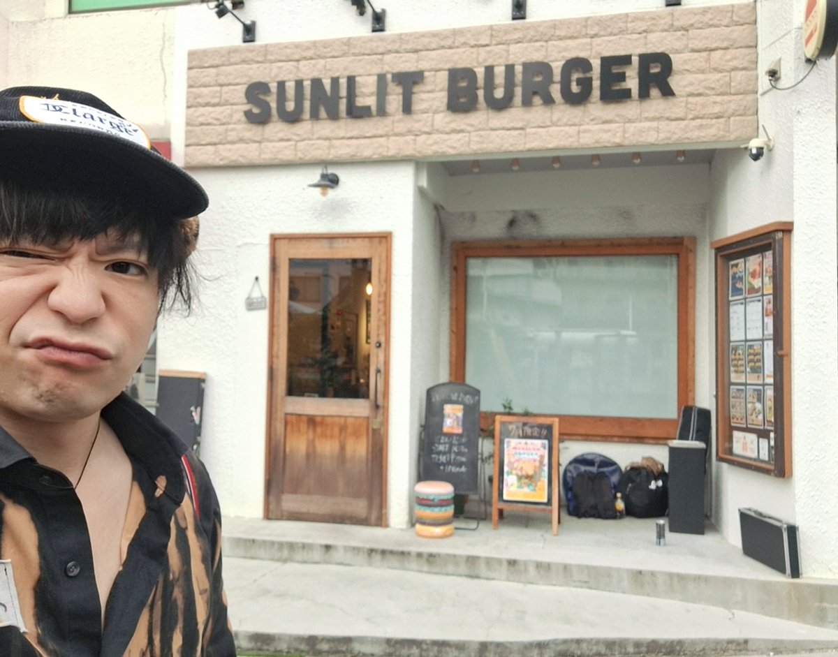 keitaqoo's tweet photo. SUNLIT BURGER、OPENしました!!
本日は村田村Fドラムサポートです!!🐶 https://t.co/Y2U1apEnD6