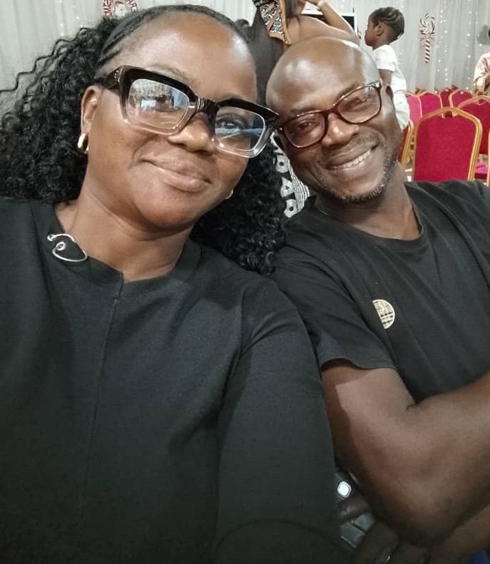 dmightyangel's tweet photo. 17 years.....WE DO🤣🤣🤣

Fight....
Argue....
Disagree....
Angry.....
Misunderstand.....
Laugh....
Joke....
Agree....
Pray.....

I'm a big fan of FAMILY LIFE...
Marry first, then feel in the gap in-between with your partner🤣🤣

WE STILL DO.....🙏🙏 https://t.co/ltaQxOb4Gw