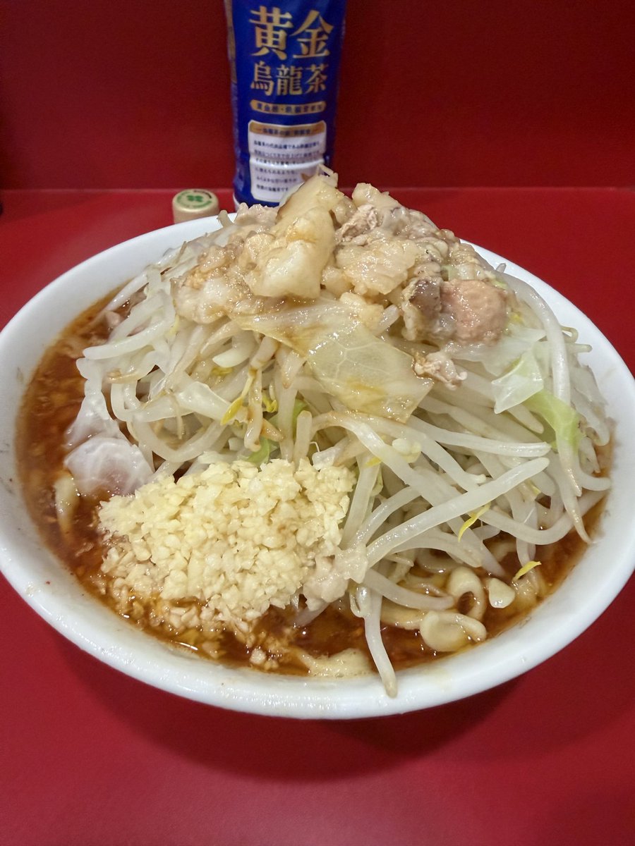 RK50989550's tweet photo. ラーメン二郎生田駅前店
ｶﾀﾒﾆﾝﾆｸｱﾌﾞﾗｶﾗﾒ
Godpapa（発汗）

17時10分接続先頭待ち0人
18時13分着丼
退店時待ち8人

予定はなかったがどうしても発汗を食べたく2回目の発汗👹
麻辣玉が終わりましたが、発汗かなり汗出ます！激辛好きは2枚もオススメ！

うまい！！

本日もご馳走様でした！ https://t.co/yfhVdij1Vk