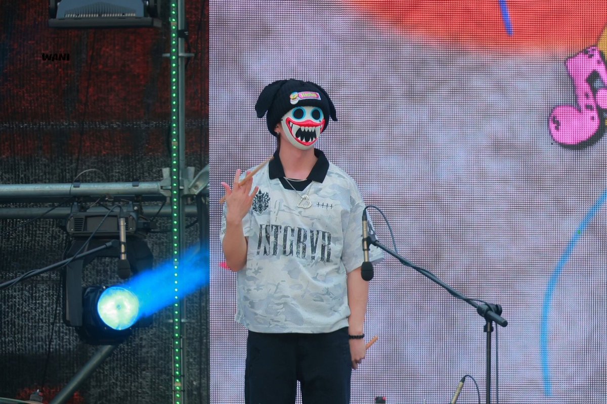 hagiwani's tweet photo. 260627 BOF 

스틱 돌리기 🥁 
#HRTZWAV #HAGIWA #하기와 https://t.co/oV4BtFyB0K