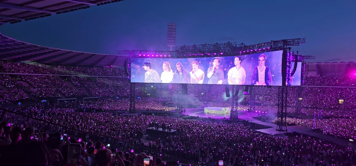 _Ayashee_'s tweet photo. Guys… dreams really do come true. 💜

After more than 8 years, I finally got to be part of the purple wave. I'm honestly speechless. @BTS_twt 

And I couldn't have asked for better company than @JustVtine https://t.co/Tlev3MR9JD