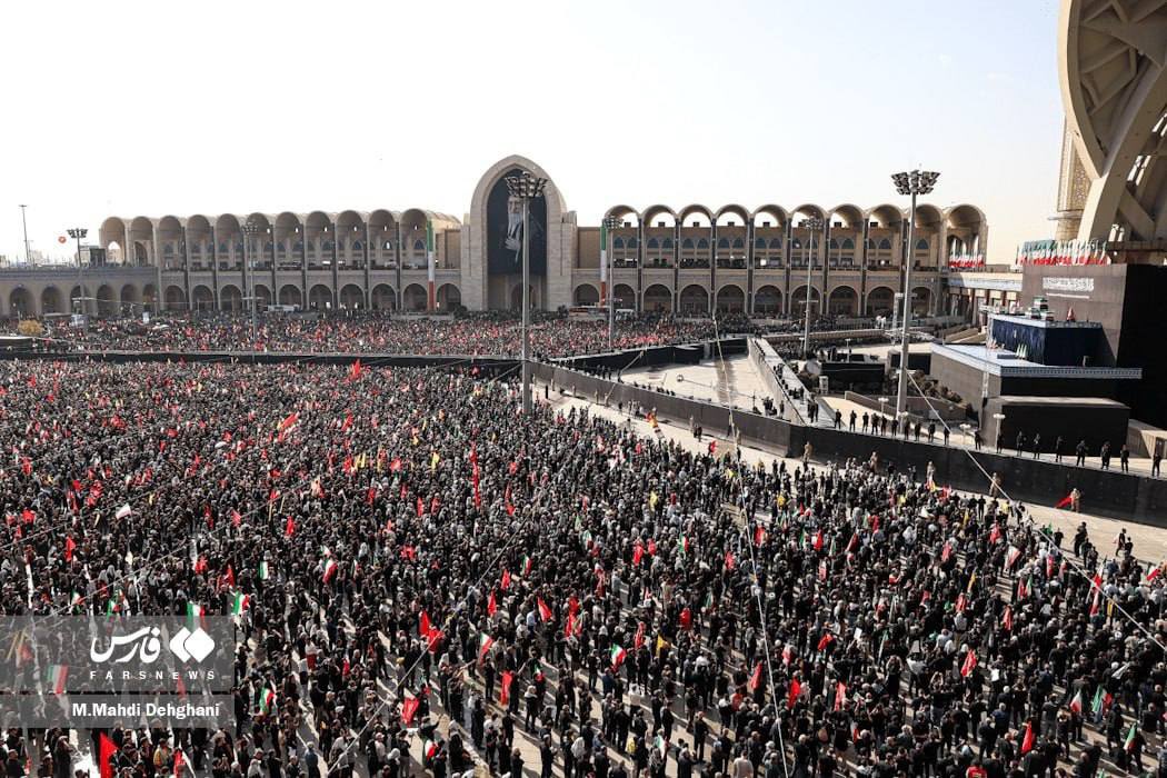 InfoSudLiban's tweet photo. Malgré une température avoisinant les 35 °C, une foule massive, composée de millions de personnes, s’est rassemblée ce samedi à Téhéran pour assister à la première journée de la cérémonie d’adieu à l’ancien Guide suprême iranien, Sayeed Ali Khamenei. https://t.co/LRwqCW66uD