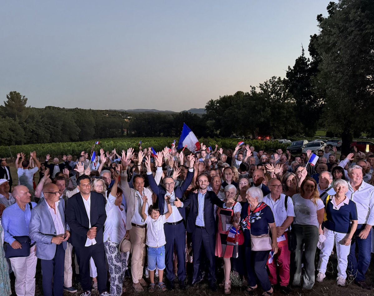 LudovicPerney's tweet photo. La droite en Provence est vivante !

Merci d’être venus si nombreux hier soir pour préparer l’avenir de la France autour de @BrunoRetailleau 🇫🇷 https://t.co/qIBENPk9hH