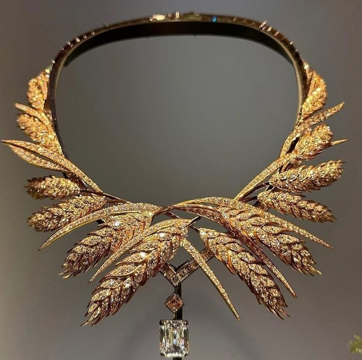 LeoDaVinciWave's tweet photo. This is the "Blé" (Wheat) high jewelry transformable necklace by the prestigious French luxury maison Chaumet. https://t.co/3pbwWIr5BP