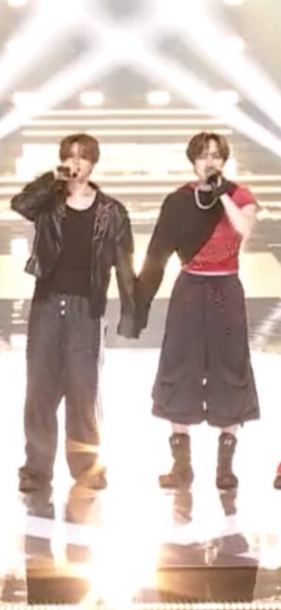 cheri_tkr63's tweet photo. えごめんおざまき手繋いでる？！？！ https://t.co/oOxQKFdEs6