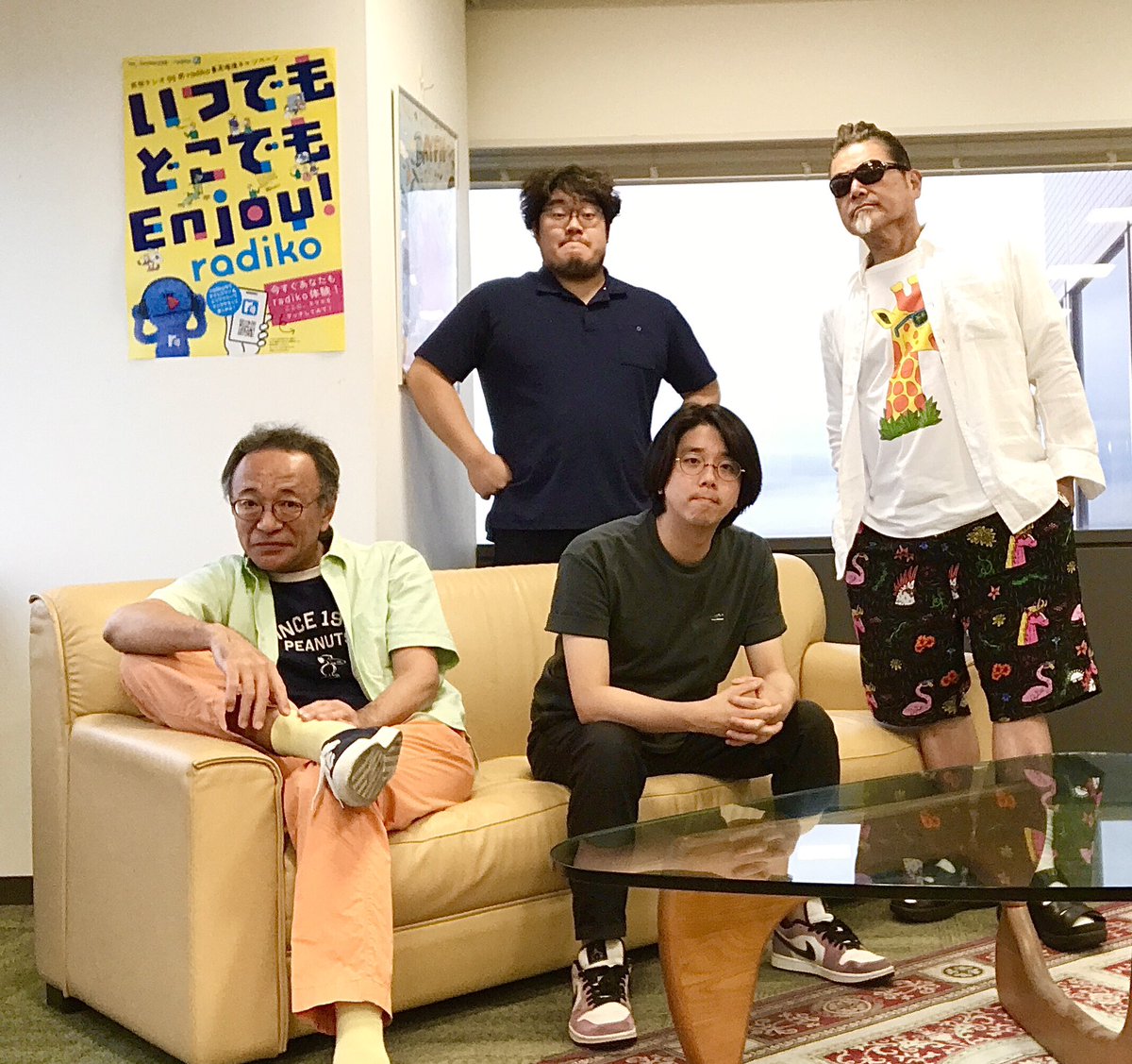 KEI_GRANT's tweet photo. さてと今宵も #低音レディオ でお愉しみあれ
我が班の低音メシはホットモット弁当と温玉
皆さんは何を召し上がるのかな？各チャンバーともすでに絶賛メール大募集中です♪参加よろしくお願いします😎　#BAYFM #ケイグラント #鹿野とイマムとヒロキン #ご一緒に非日常へGO ‼️ https://t.co/C0FjxOOXv6