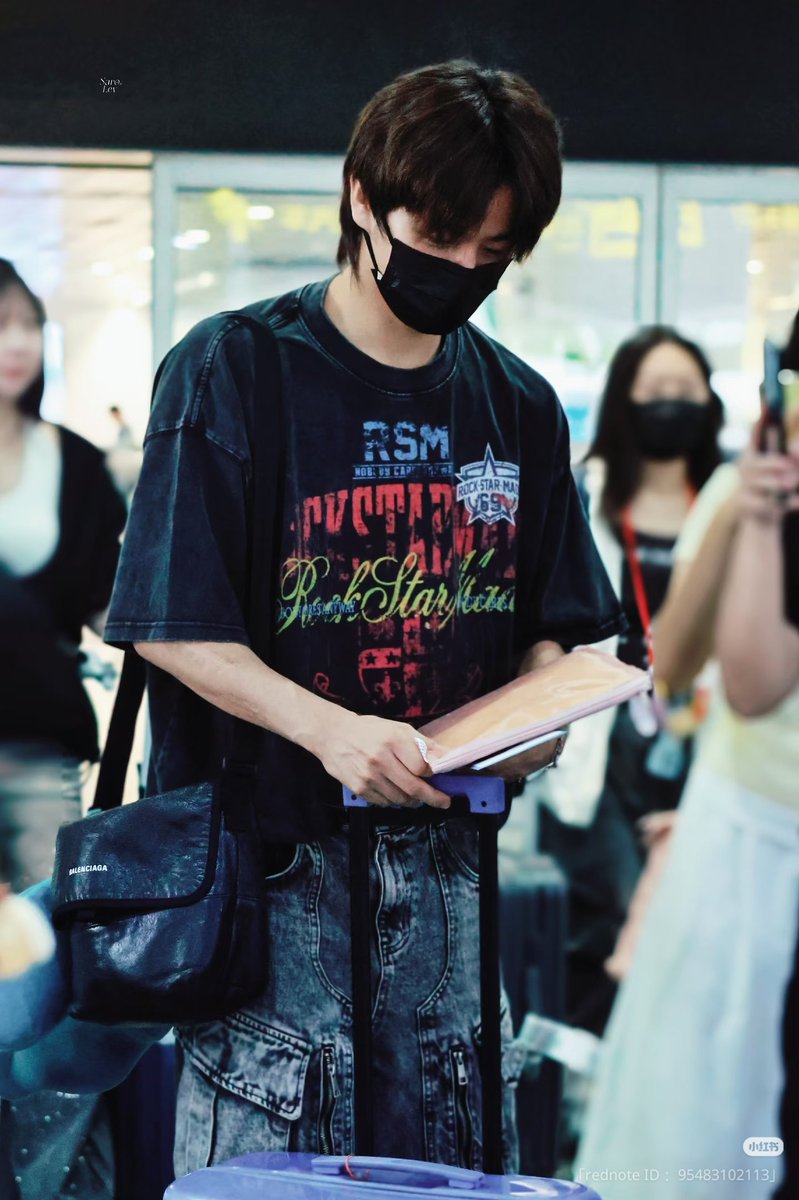 rei_z1hao's tweet photo. 260704 ©Saros_Lev
ZUH🛬
#LEV #레비 #レビ
#WANGZIHAO #왕즈하오 #王子浩 #ズハオ https://t.co/MMWf4f1lLJ