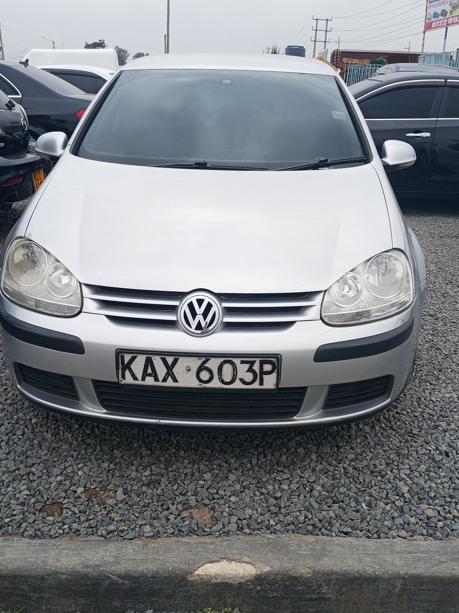 KaraniMotors's tweet photo. 2006 VW Golf 
🔸1.6L turbocharged petrol engine 
🔸 Automatic transmission 
🔸81***km true mileage 
🔸 Locally assembled unit
🔸Accident free, original paint 
🔸Finance options available 

680k💰. DM for more info ✉️ https://t.co/WZv4qJWROt