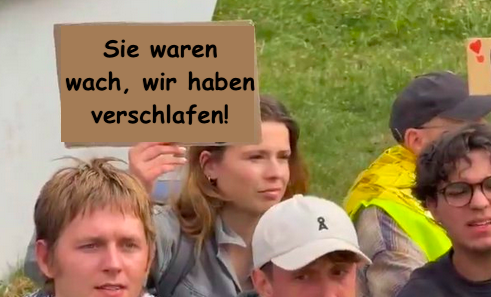fanteziderya's tweet photo. @gaborhalasz1 #AlertaAlerta war zu spät. Die Arbeiterpartei AfD weiß halt, was zu tun ist um Erfolg zu haben! https://t.co/tTfUUmdciZ