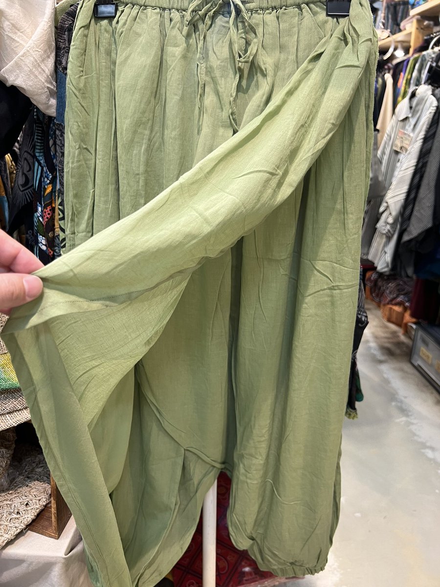 MUGENDO1978's tweet photo. ふわっとエレガント！ステキで涼しいエスニックパンツ！

「インド / ラップラウンドパンツ 税込¥2700」

むげん堂の今週のオススメです✨ https://t.co/BC1lOBPulS