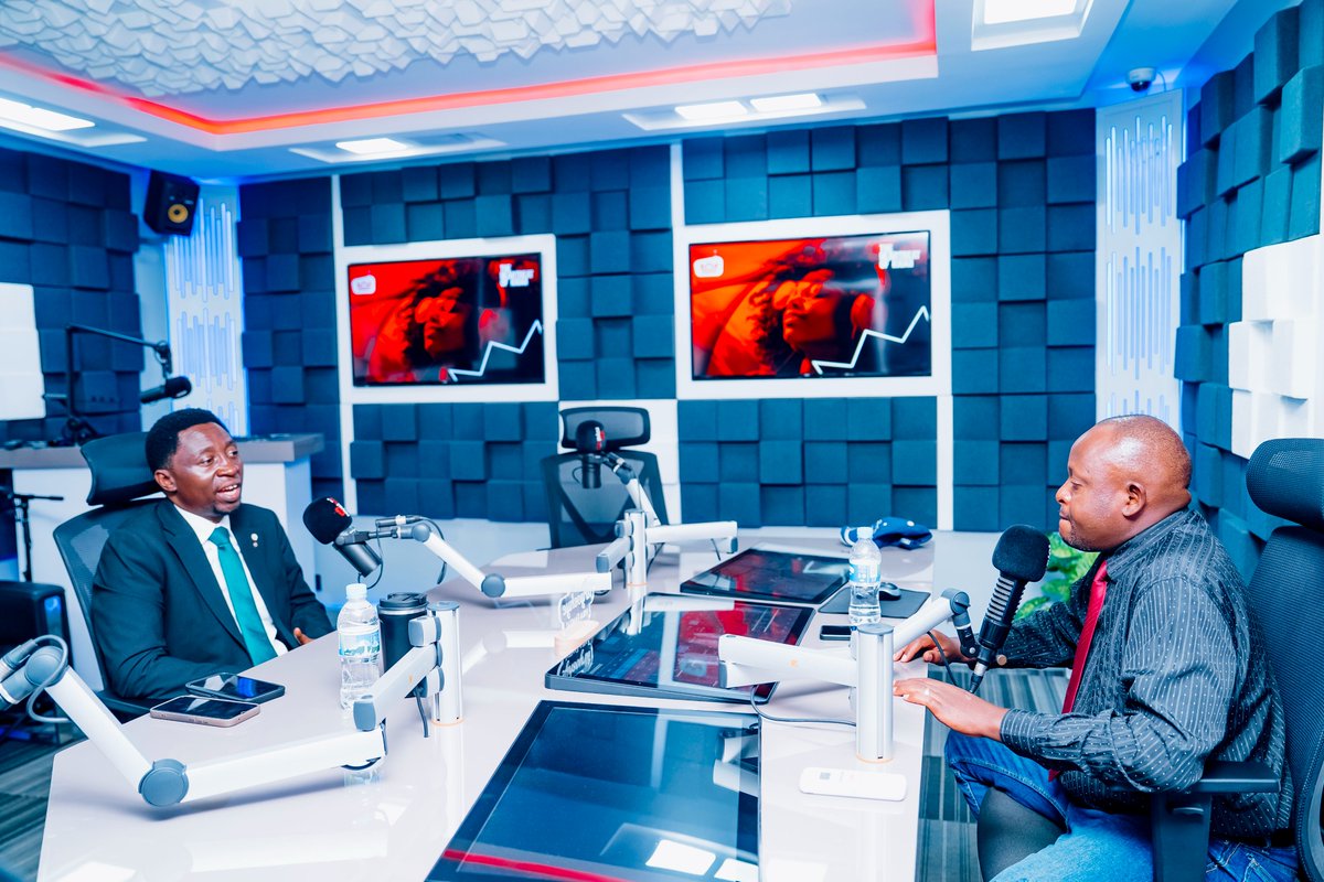 RoyalFMRwanda's tweet photo. A huge thank you to @Hon. Dr. Frank Habineza ( @Drfrankhabineza  )for returning to another compelling episode of FACE THE NATION on #RoyalFM with host @NizeyimanaElias  

Together, they dissected the critical role of registered political parties in building a new Rwanda, exploring collaborative governance, national unity, and sustainable development strategies.

 #RoyalFM #FaceTheNation