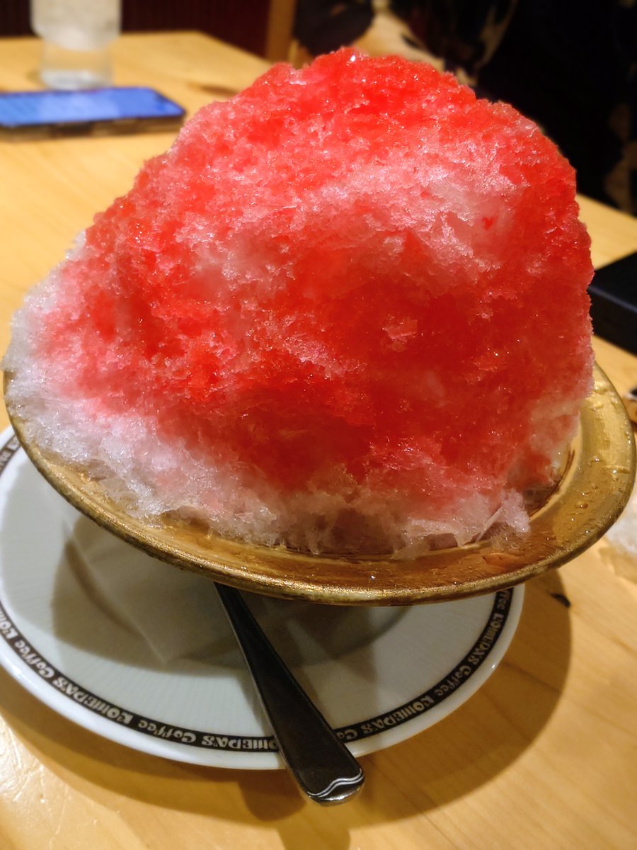 cafeflight48's tweet photo. 想像以上に大きいかき氷🍧 https://t.co/lV4tjJ4m8I