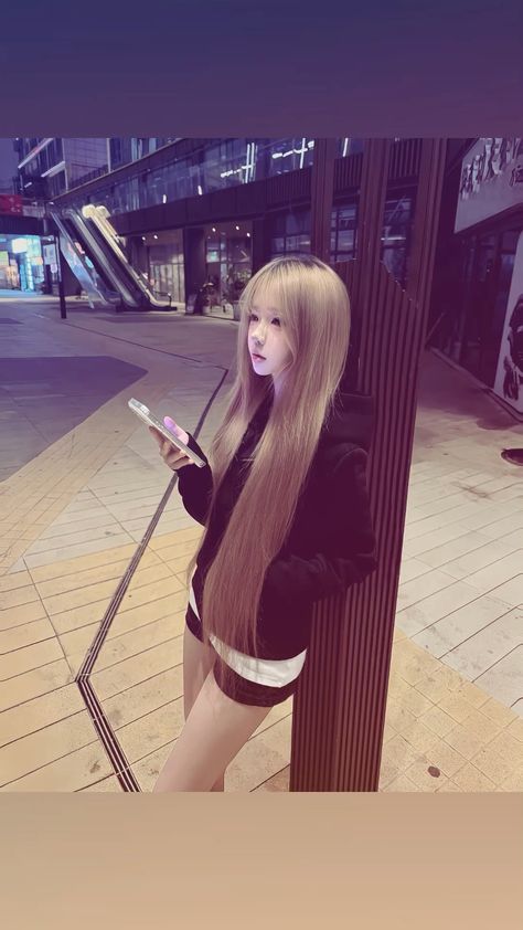 RatchetShot's tweet photo. Walking among flowers 꽃들 사이를 걷는 중 🍃🌿
wPn https://t.co/JoZ5K8P4PY