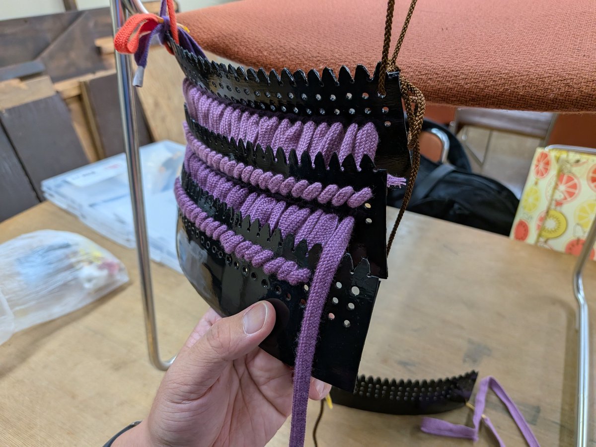 murayamatou's tweet photo. 本日の甲冑教室…威して、威して、威します。先生は穴開けね😊 https://t.co/i6EBxAT7eM