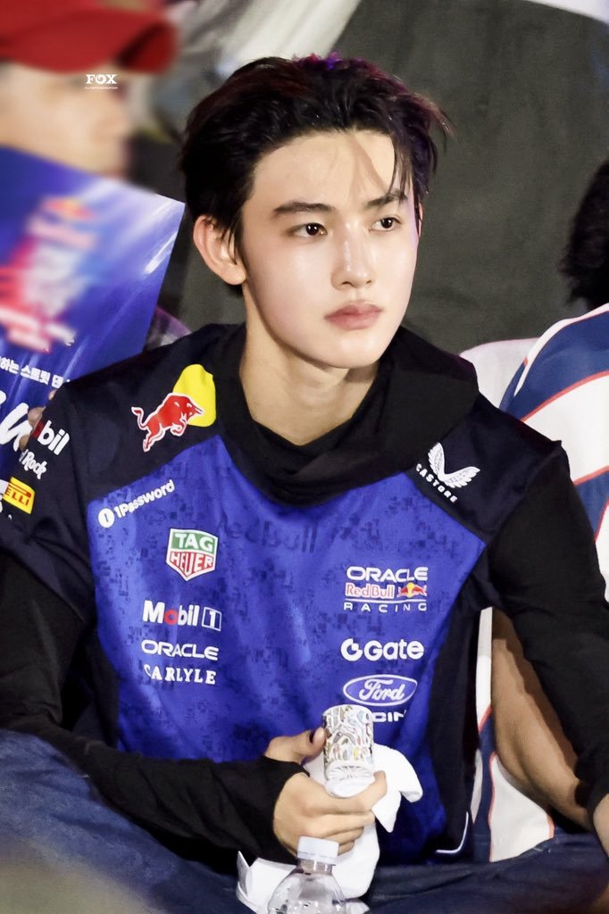 aksarambiru's tweet photo. #hyeonhoon few-tweets au. 

Benang Takdir — F1 Driver Hyeon ft. Model Jju. https://t.co/Z7xxelswr1