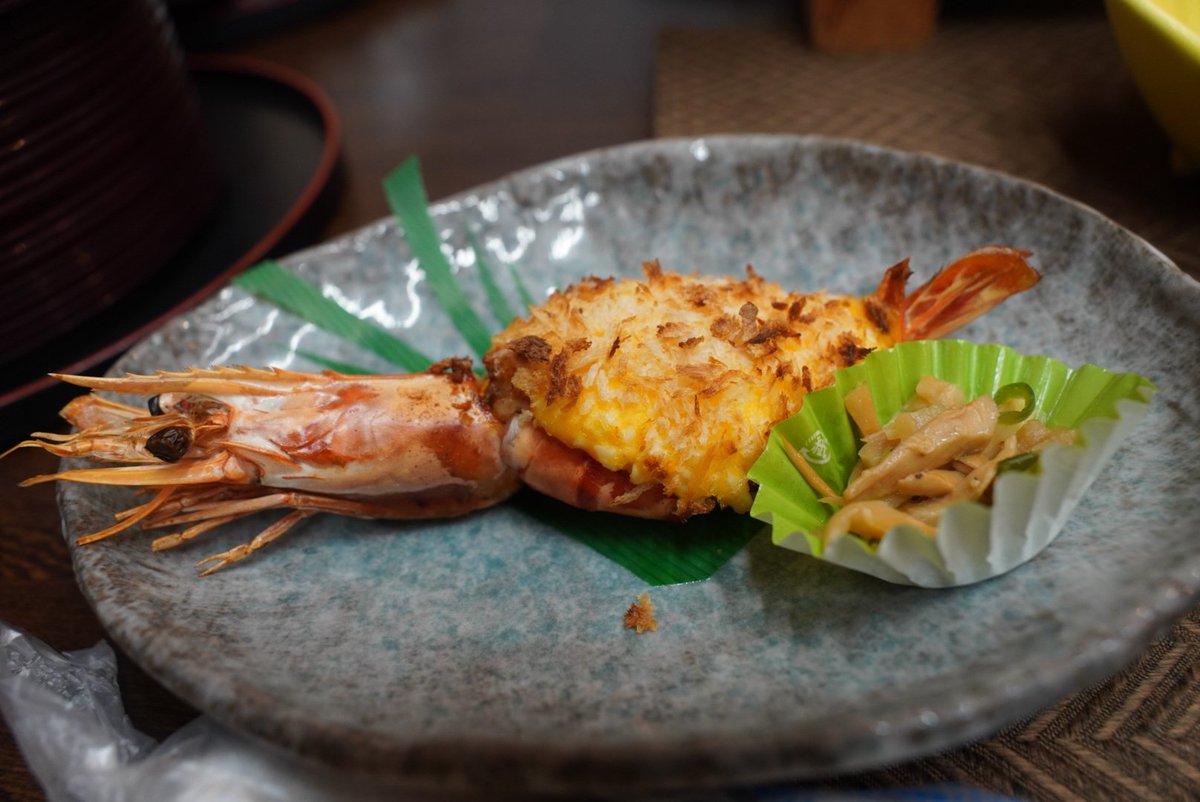 tanuponchannel's tweet photo. 宝石露天風呂の宿 民宿ふかべの夕ご飯その②
どデカい舟盛りもでっかい金目鯛の煮付けもプリプリホタテバターも美味しかったけど
他の料理も美味しい🤤アラ汁なんて染みわたった
静岡県伊東市宇佐美 https://t.co/W1mGvQzBl5