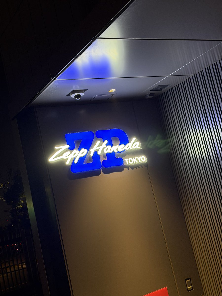 bucchus8915's tweet photo. ブルエンツーマンツアーファイナルzepp羽田
笑って、泣いて…すごいツーマンだった！伏線回収ってたなべっち黒髪になってるし！ツアー完走お疲れ様でした！
次は来月DAIENKAI!!亜生とまた似てるネタかな？秋からのホールツアー楽しみ〜！ https://t.co/vCtsaGVwQS