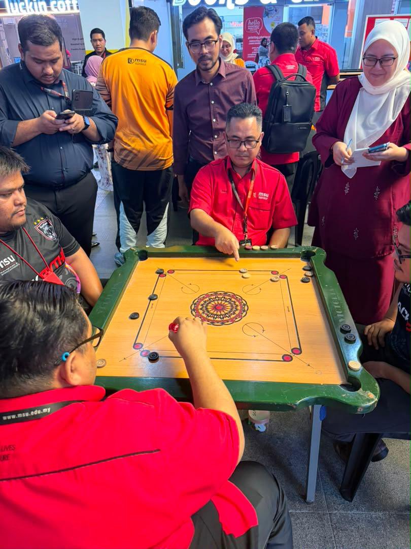 MsumalaysiaS's tweet photo. Two bronze medals. One #Owl. 
🦉🥉🥉
Looks like our Owl doesn’t just stay up late, it stays on the podium too! Congratulations on clinching 2 bronze medals in Carrom at the #SUCA #MSU 2026. The board has spoken! 👏 #SUCA2026 #Carrom https://t.co/Eu2wGALEn5