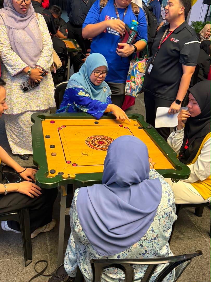 MsumalaysiaS's tweet photo. Two bronze medals. One #Owl. 
🦉🥉🥉
Looks like our Owl doesn’t just stay up late, it stays on the podium too! Congratulations on clinching 2 bronze medals in Carrom at the #SUCA #MSU 2026. The board has spoken! 👏 #SUCA2026 #Carrom https://t.co/Eu2wGALEn5