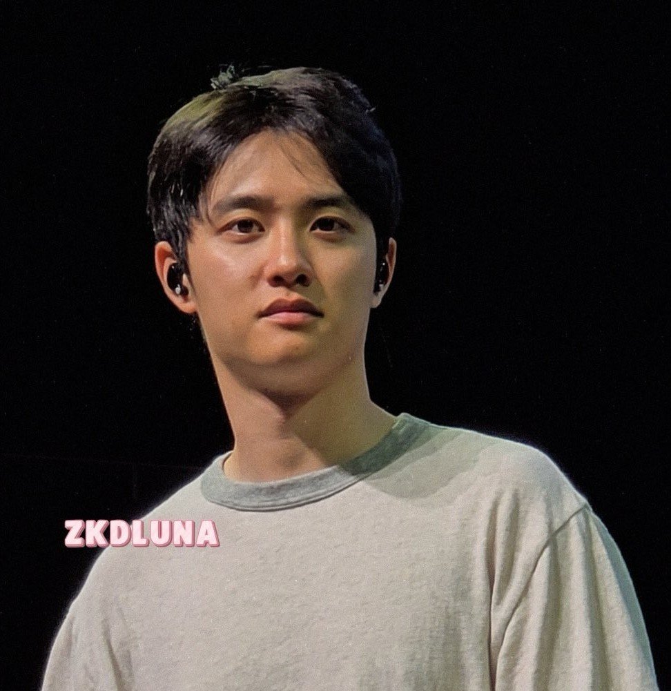 thantiyyy's tweet photo. Kyungsoo gaze, Kyungsoo hair, Kyungsoo hands... DAMNNN https://t.co/b0WTgsGgWg