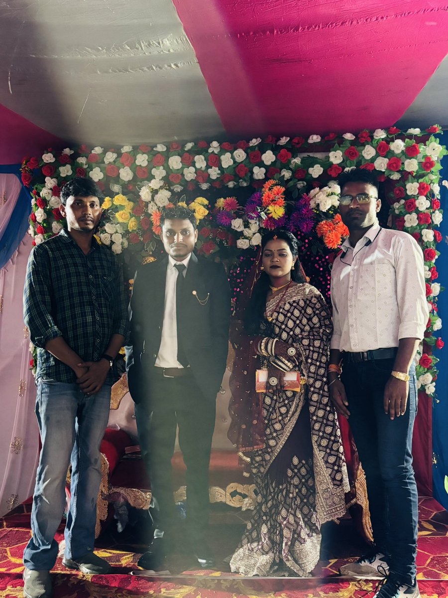 RajuKumar5196's tweet photo. दिनांक 03-07-2026 को बिचाहातु गांव में Mukesh Kumar Mahto जी के शादी पार्टी में ..!! https://t.co/39nfiBiUDO