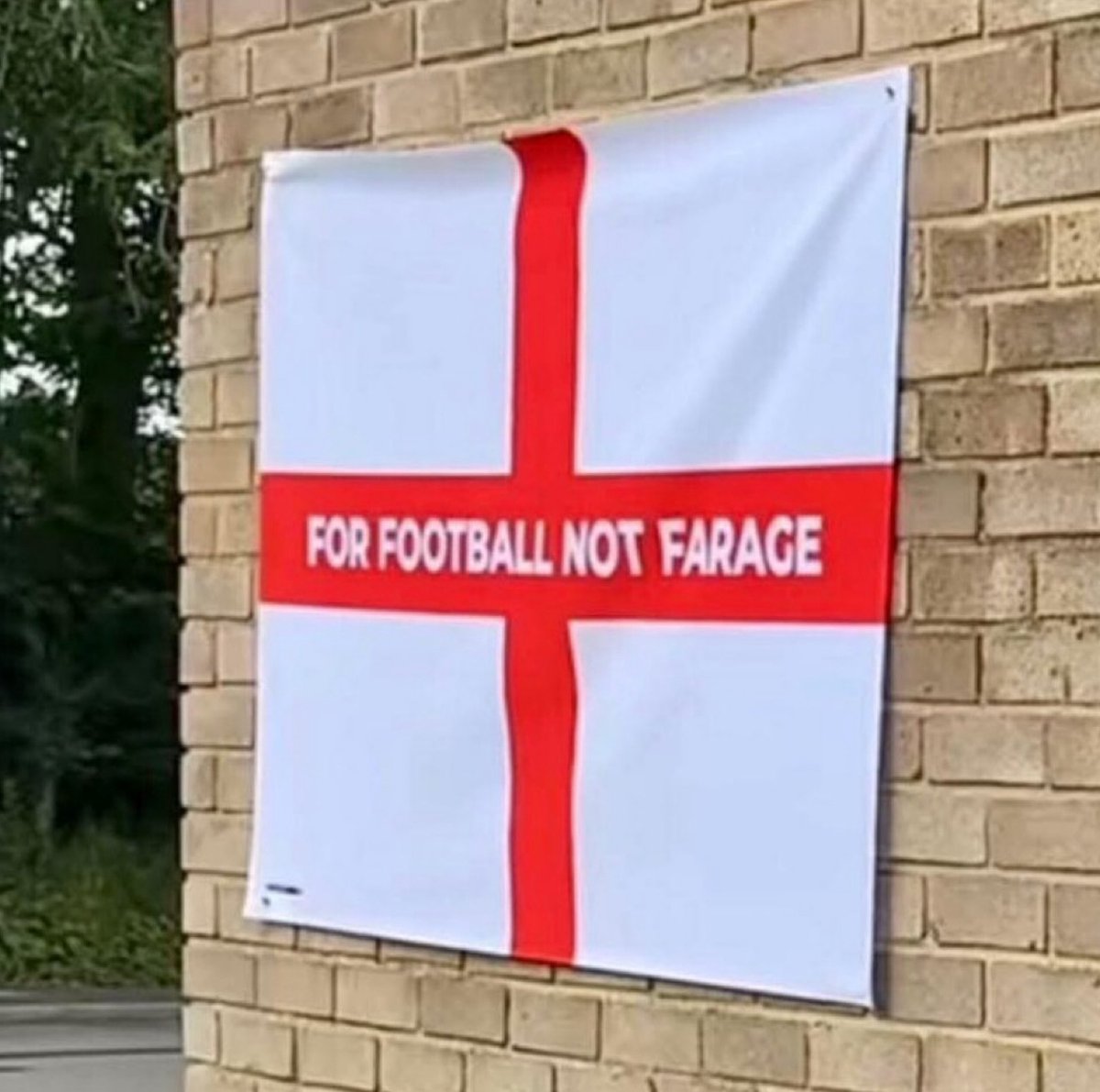 supertanskiii's tweet photo. When you love football but hate Reform 🏴󠁧󠁢󠁥󠁮󠁧󠁿 https://t.co/NV5u74LdsM