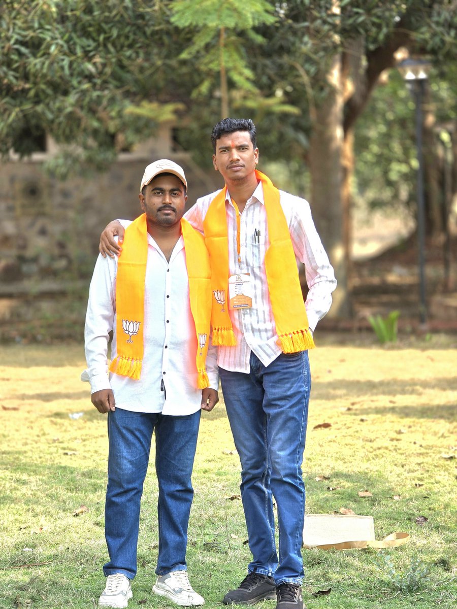 _Narendra_np's tweet photo. भाजयुमो बस्तर जिला महामंत्री आदरणीय बड़े भैया श्री @Ramprasadbjym07 जी को जन्मदिवस की हार्दिक शुभकामनाएँ।
ईश्वर एवं माँ दंतेश्वरी की कृपा से आपका जीवन सदैव सुख, समृद्धि, उत्तम स्वास्थ्य और निरंतर सफलता से आलोकित रहे। जनसेवा के क्षेत्र में आप निरंतर नई ऊँचाइयाँ प्राप्त करें। 🎉🙏 https://t.co/PSBtlZGPtv
