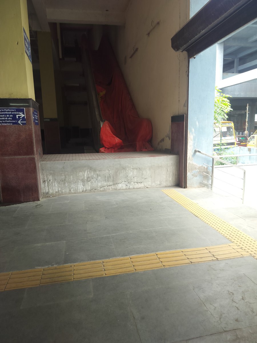 Sirius_black97's tweet photo. @reclaimchennai Even the escalators in Puzhuthivakkam are badly designed. They Escalator don't have level access. U need to go around &amp; climb a ramp to access it. @GMSRailway has made sure everything will be difficult to access. https://t.co/nOb7EpOgwF