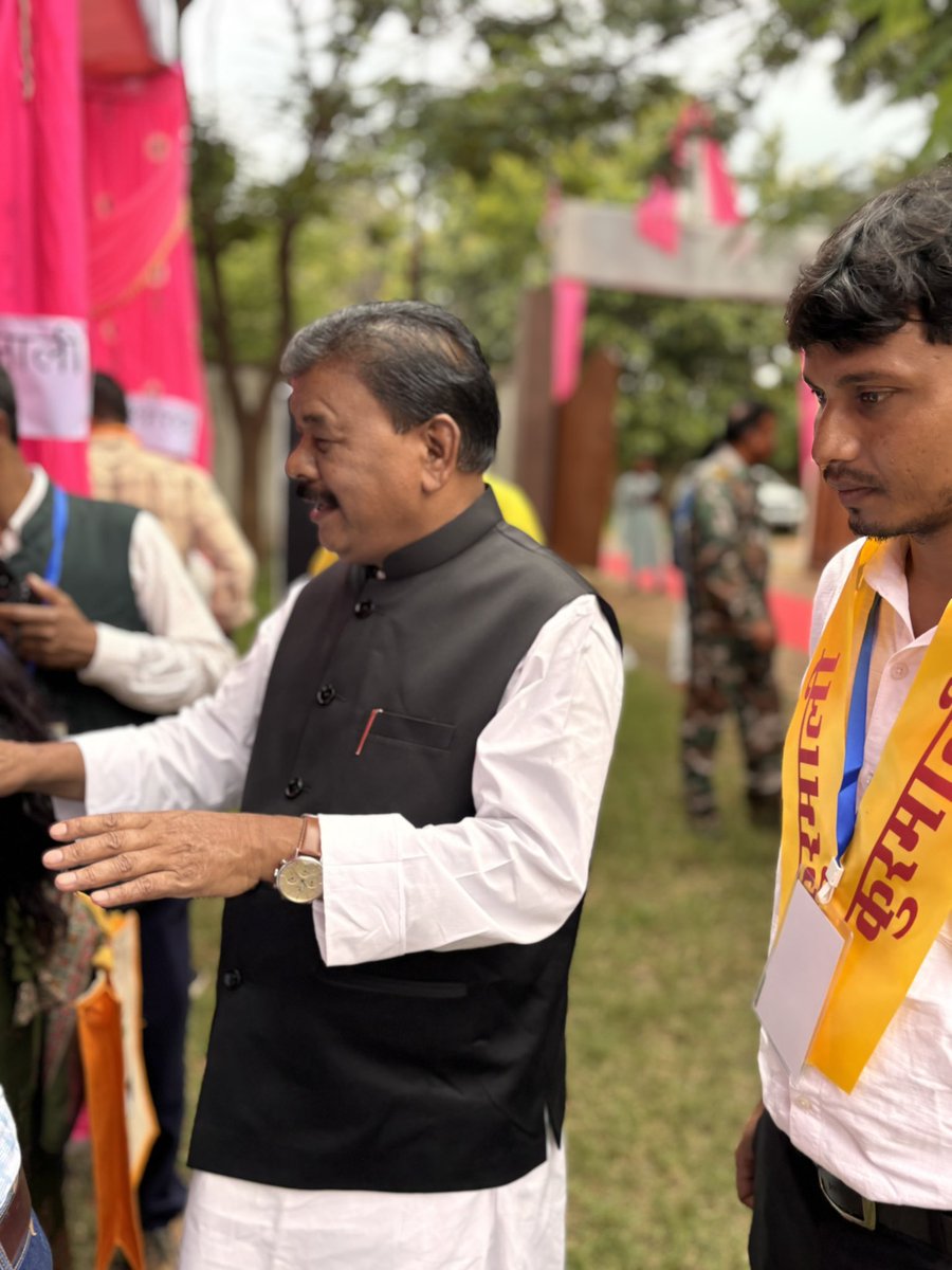RajuKumar5196's tweet photo. दीक्षांत मंडप RU में TRL 2026 के सफल आयोजन में झारखंड के पूर्व शिक्षा मंत्री एवं कार्यक्रम के मुख्य संयोजक आदरणीय Bandhu Tirkey तथा आदरणीय Raja Ram Mahto  जी के साथ ।अपनी मातृभाषाओं, संस्कृति और पहचान के संरक्षण एवं संवर्धन के लिए हम सभी का योगदान आवश्यक है। https://t.co/z6Ru3SpcAq